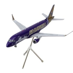 Embraer ERJ-175 Commercial Aircraft "Alaska Airlines/Horizon - University of Washington Huskies" (N662QX) Purple with Gold Tail "Gemini 200" Series 1/200 Diecast Model Airplane by GeminiJetsG2ASA1287