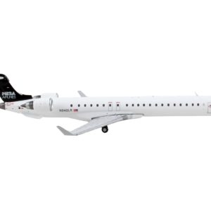 Bombardier CRJ900 Commercial Aircraft "Mesa Airlines" White with Black Tail 1/400 Diecast Model Airplane by GeminiJets
