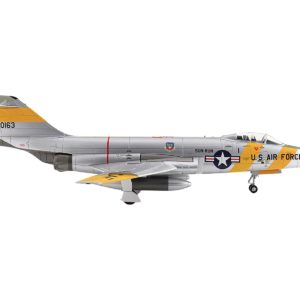 McDonnell RF-101C Voodoo Fighter Aircraft "363rd TRW Operation Sun Run" (1957) United States Air Force "Air Power Series" 1/72 Diecast Model by Hobby Master